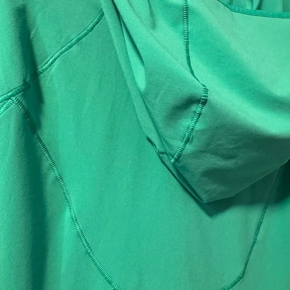 Lululemon Kelly Green Hooded windbreaker - Sz. 6 - Picture 4 of 5